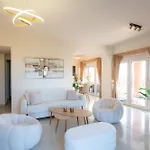 Vdg Luxury Seafront Apartment
